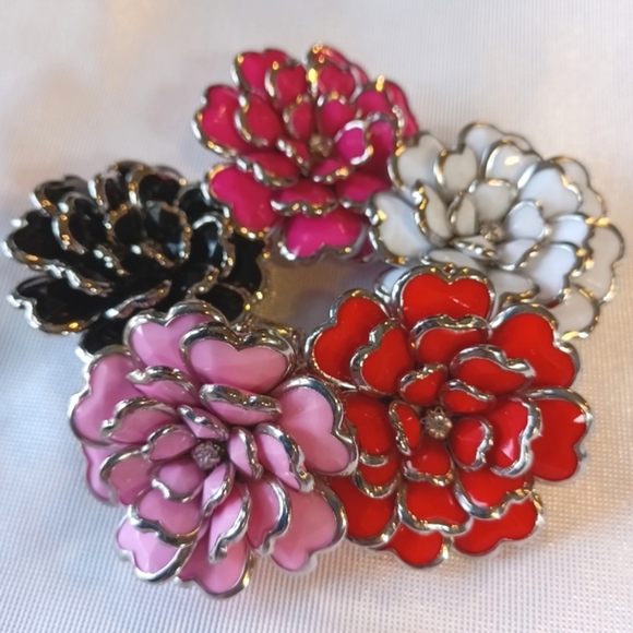 NWT Pretty large flower ring 5 for $33 or $8 each. Stretch: one size fits most - Picture 2 of 6